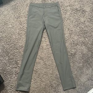 Lululemon Commission Slim-Fit